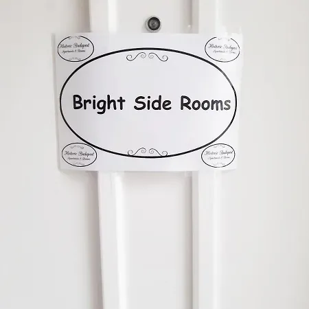 Bright Side Apartment *